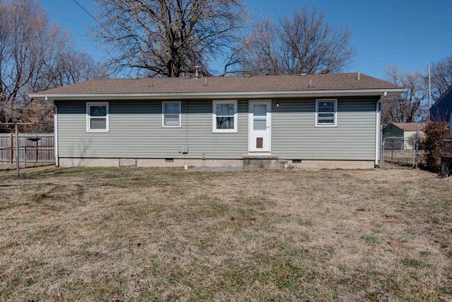 Building Photo - Affordable 2-Bed, 1-Bath Home with Garage ...