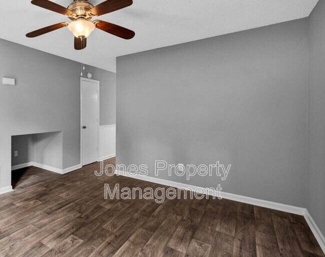 Building Photo - 2728 White Oak Ln
