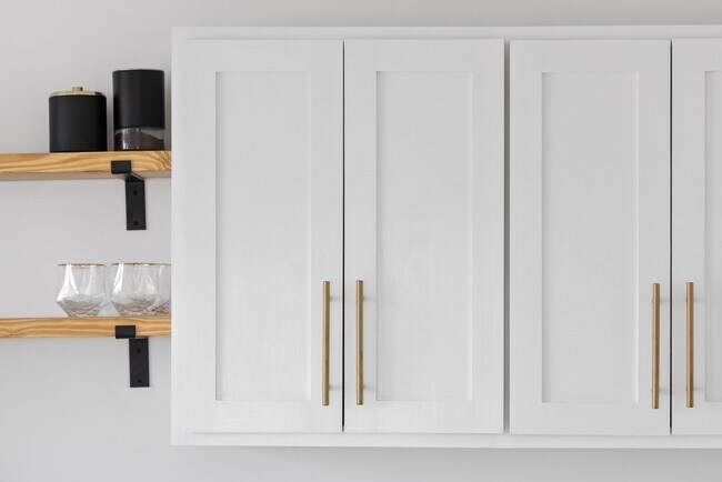 Building Photo - Charming + Modern Highland Park Home - 3 Beds, 2 Baths, Fenced Yard, + Plenty of Parking!