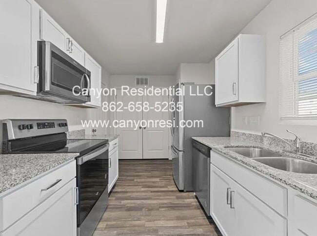 Building Photo - beautiful home with 3 bedrooms!