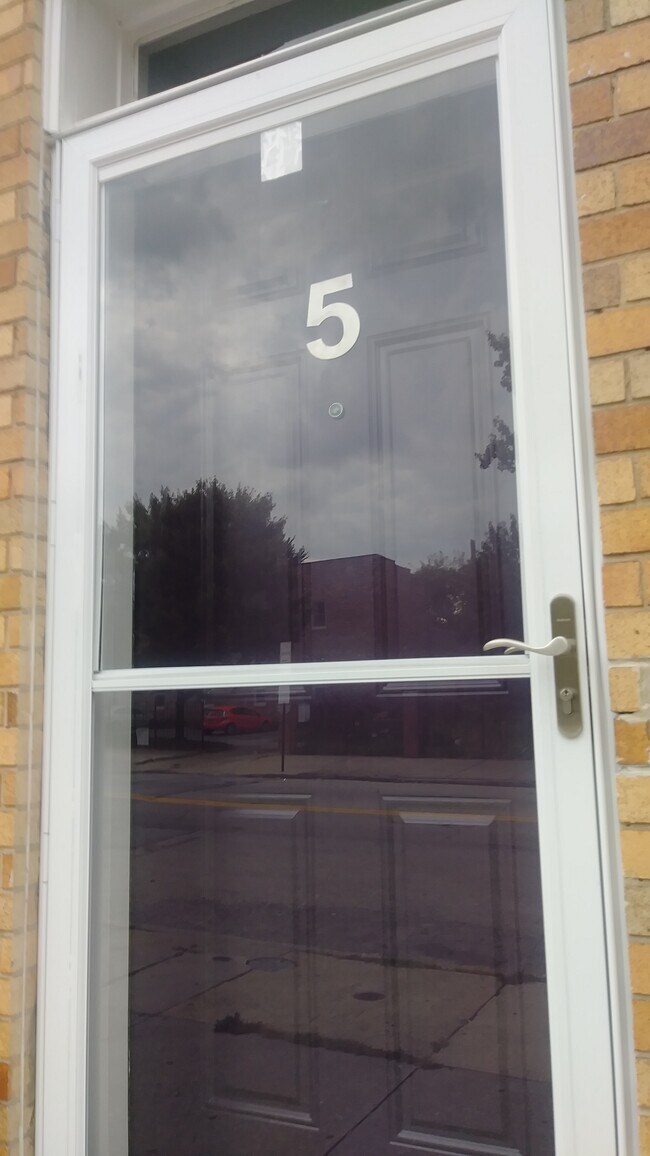 Close Up of Storm Door - 5 N Caroline St