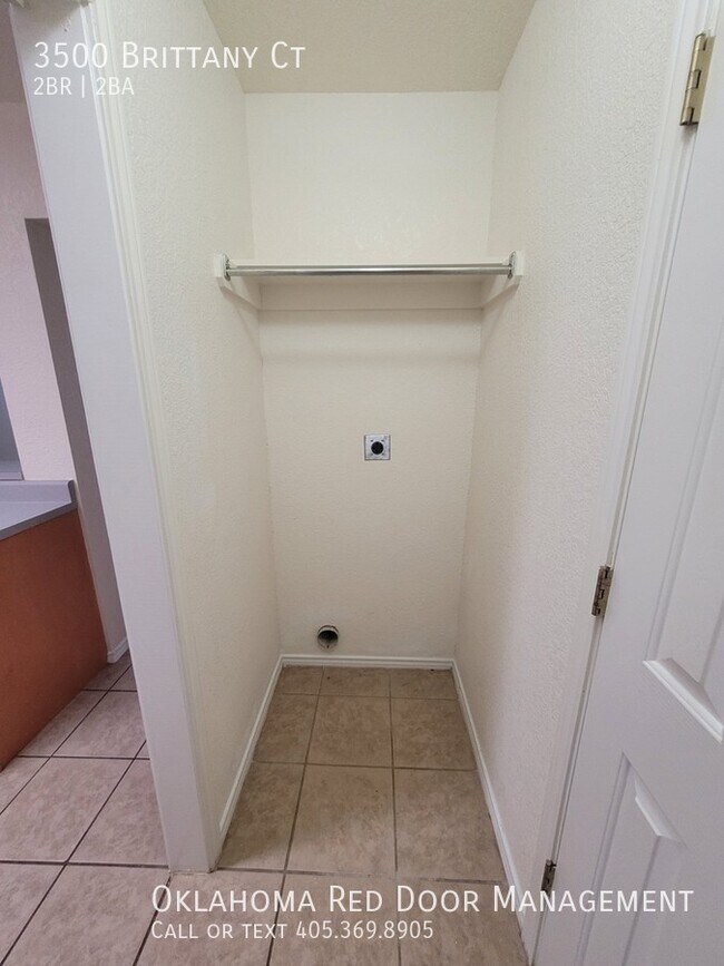 Building Photo - 3500 Brittany Ct