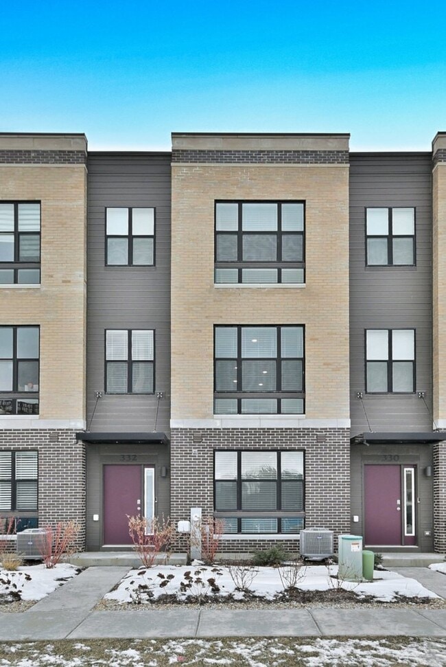 Building Photo - 332 Summit Cir