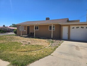 Building Photo - 3 Bedroom 2 Bath Rental