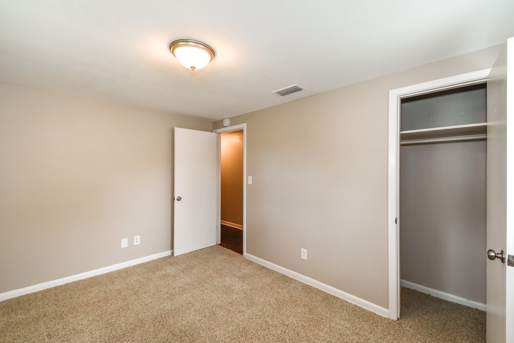 Building Photo - 5816 Sonora Dr W