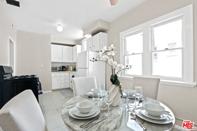 Building Photo - 442 N Orange Grove Ave