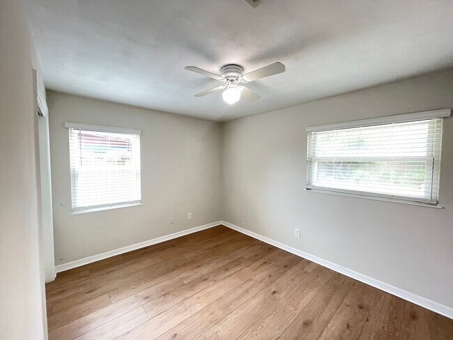 Building Photo - 44 S Cortez Ave