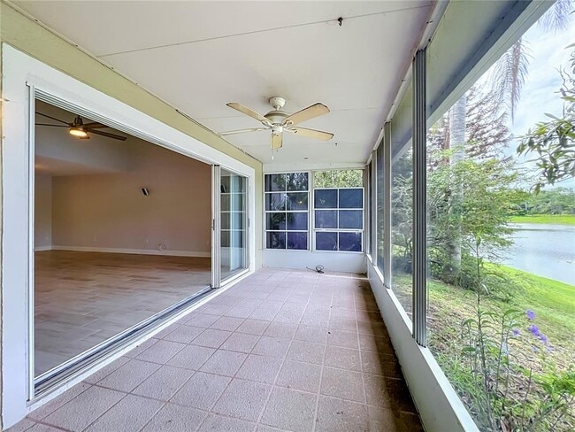 Building Photo - 900 W Charing Cross Cir