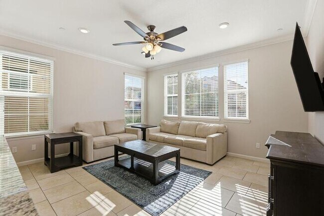 Building Photo - Beautiful 3 Bedroom, 2.5 Bathroom For Rent in West Roseville!