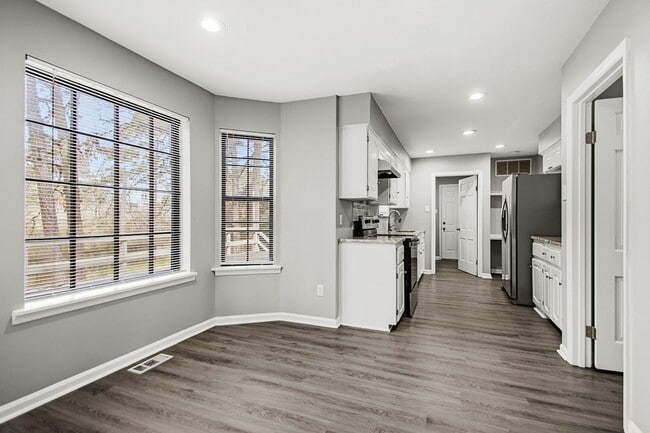 Building Photo - 6 Lisa Ct