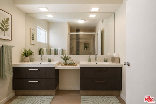 Building Photo - 2657 Zorada Dr