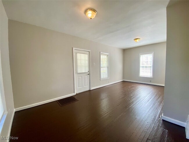 Building Photo - 328 Lease St