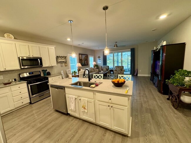 Building Photo - 176 Arazzo Wy