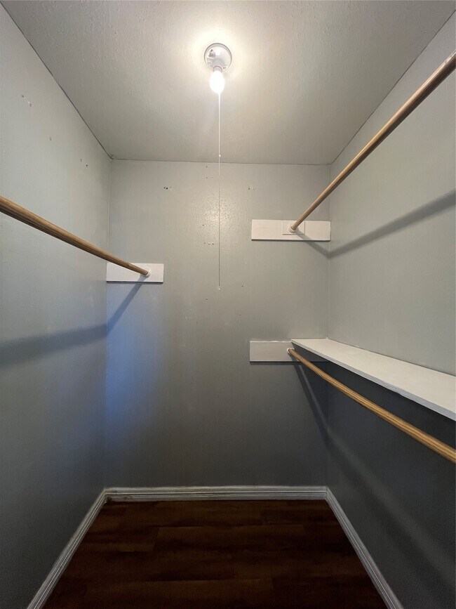 Building Photo - 2406 Ridge Hollow Dr