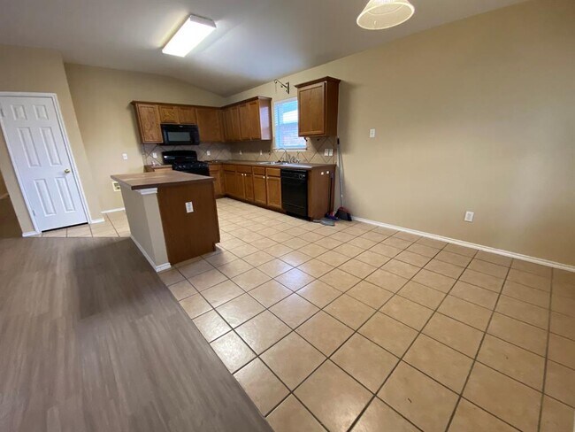 Building Photo - 258 Western Dr