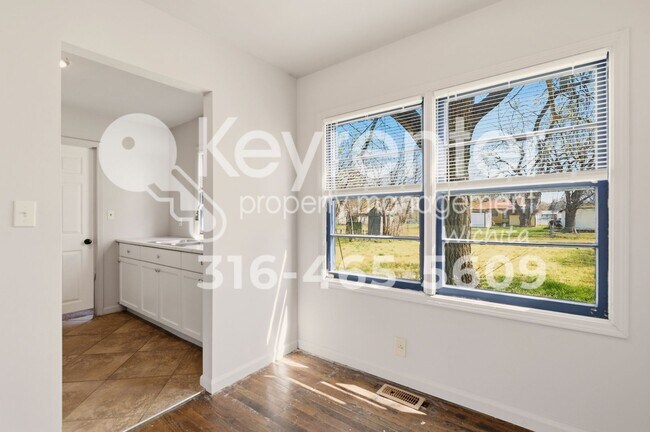 Building Photo - 2322 S Emporia St