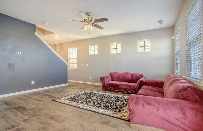 Building Photo - 838 Redbud Ln