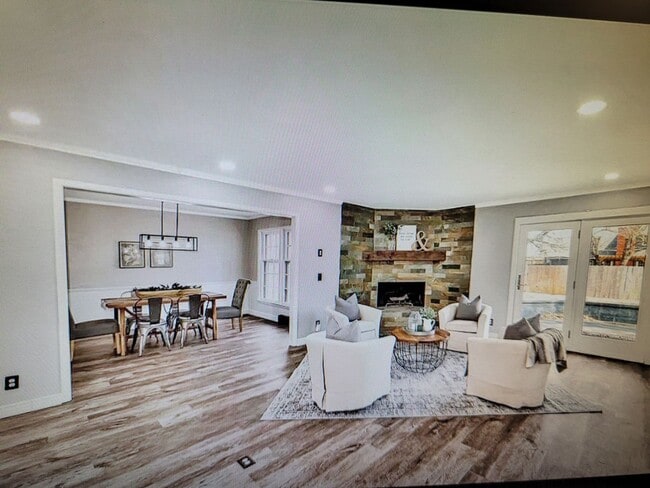 Building Photo - 3 Bed  2 1/2 Bath