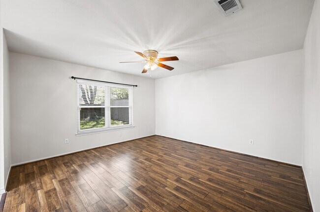 Building Photo - 3218 Sycamore Springs Dr