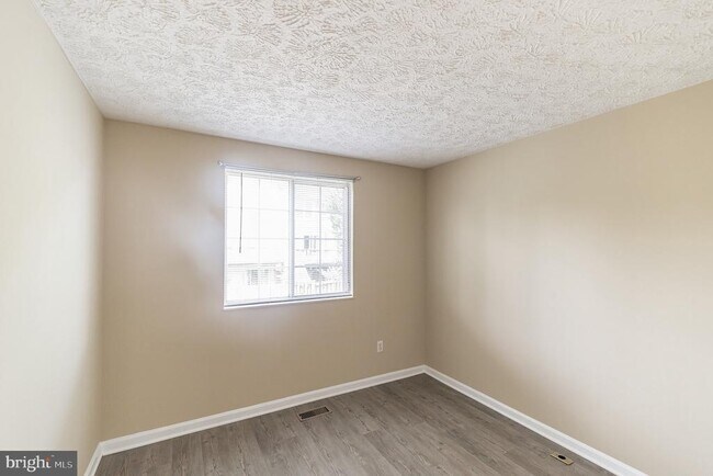 Building Photo - 6302 Betsy Ross Ct