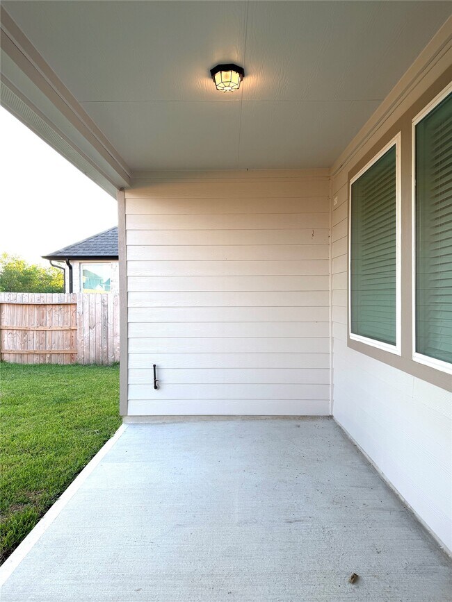 Building Photo - 32011 Sweet Pea Mdw Dr