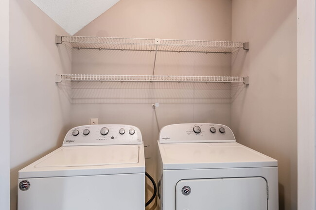 Building Photo - 2039 Trexler Ct