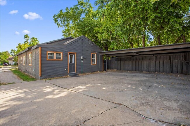 Building Photo - 2139 NW 13th St