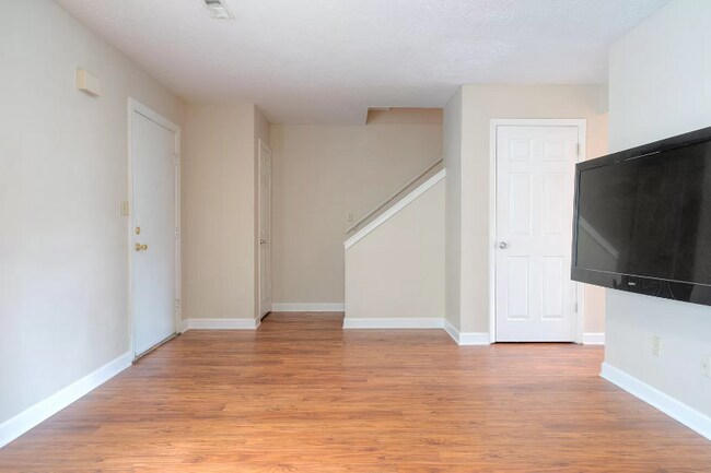 Building Photo - 524 Calhoun St