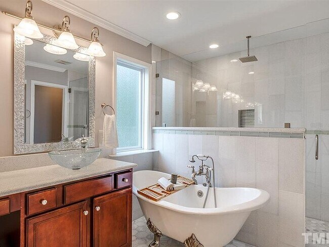 Double vanity - 2829 Carriage Meadows Dr