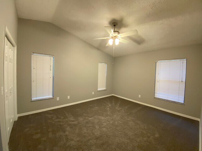 Building Photo - Three bedroom two bathroom Inverness Highlands Home