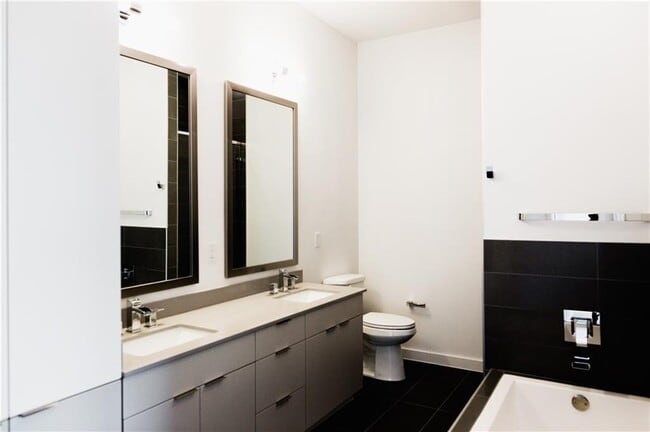 Building Photo - 207 W Johanna St