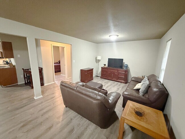 Building Photo - 212 Wheaton Ct