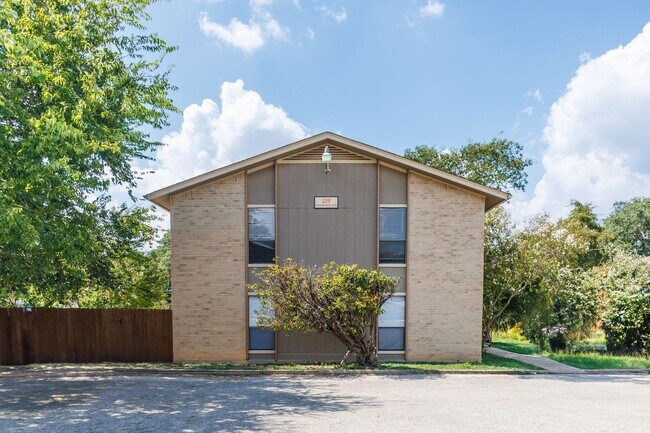 Building Photo - 229 Craddock Ave