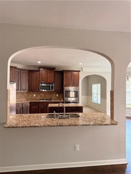 Building Photo - 559 Madison Park