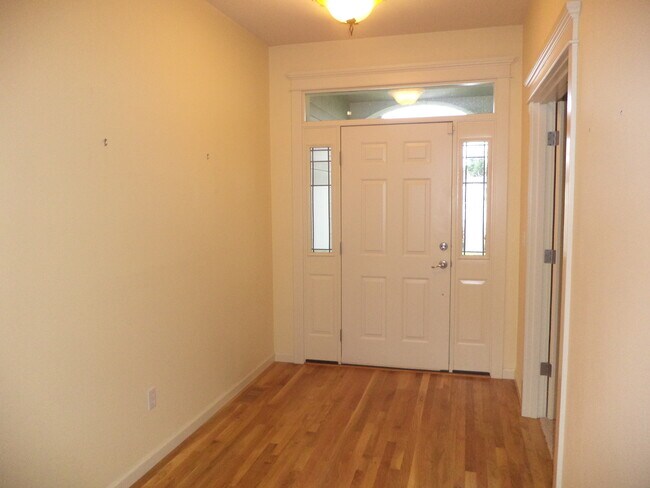 Building Photo - Ranch Home w/ Oversized Double Garage & Landscaping Included!