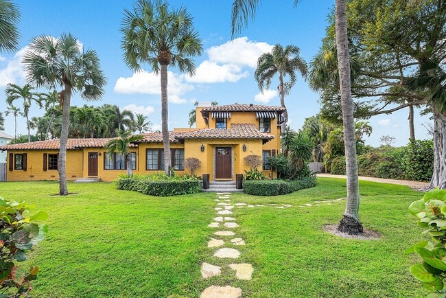 Building Photo - 334 Palm Trail