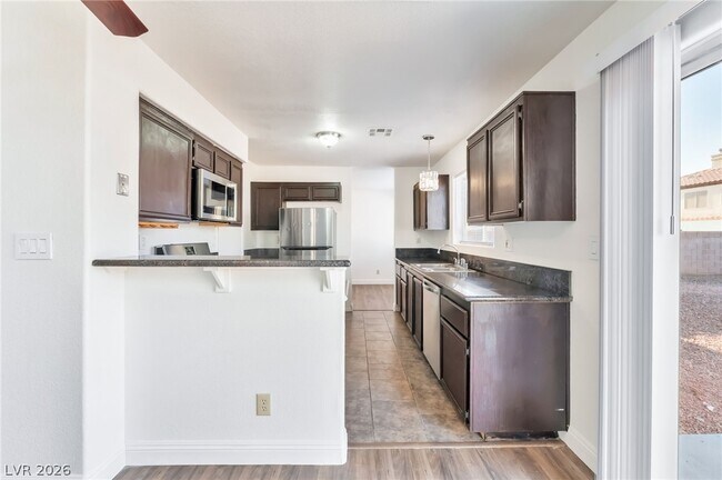 Building Photo - 4492 E Mesa Vista Ave