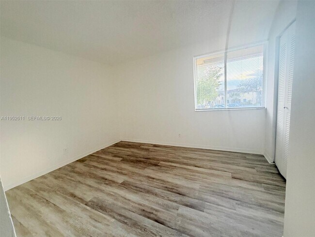 Building Photo - 21300 NE 8th Ct