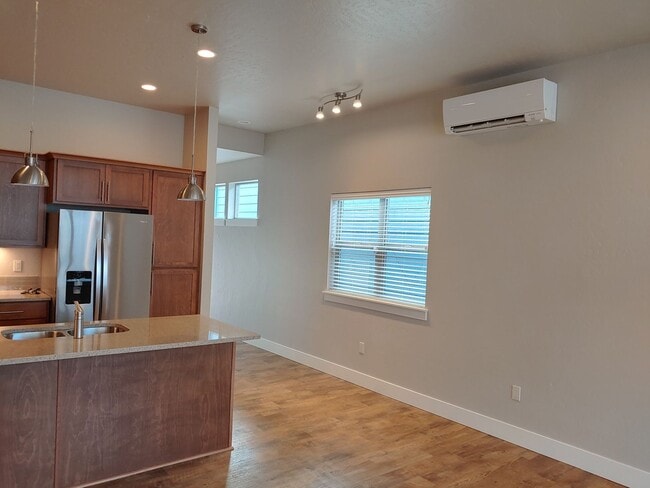 Building Photo - Beautiful Low Maintenance Home in Gated Co...