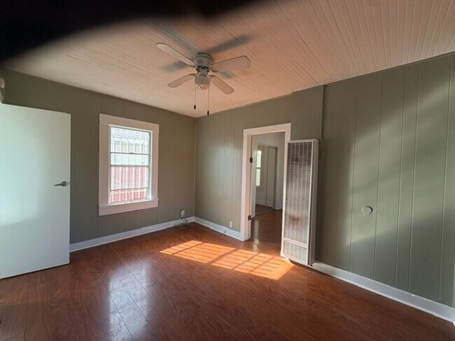 Building Photo - 16115 Firmona Ave