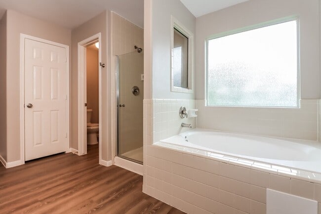 Building Photo - 2427 Ranch Hollow Ct