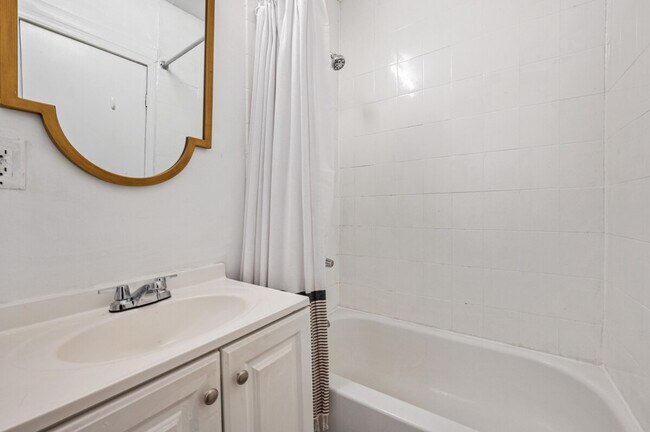 Building Photo - 104 W 83rd St