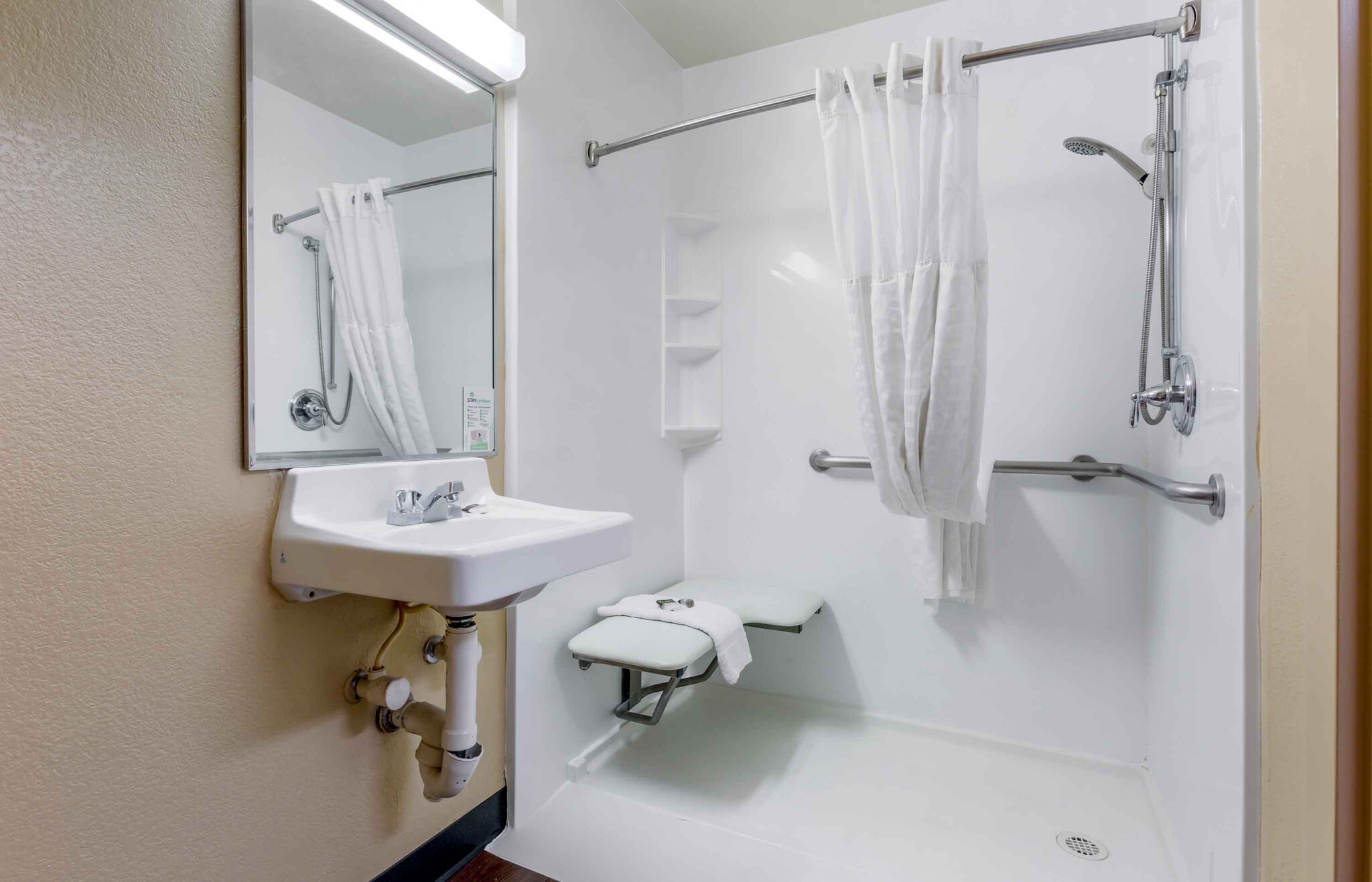 Building Photo - Furnished Studio-Phoenix - Airport