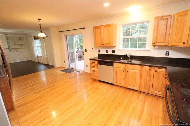 Building Photo - 2114 Frissell Ave