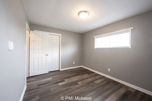 Building Photo - "Charming 2-Bedroom Apartment in Avon - Co...