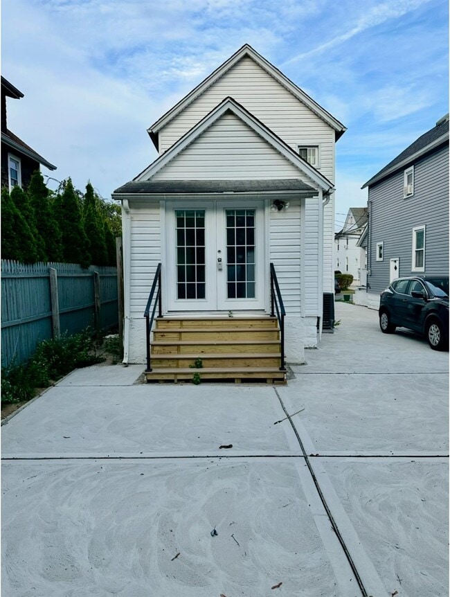 Building Photo - 28 St Marks Ave