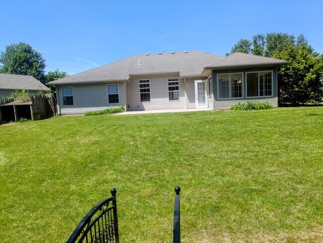 Building Photo - 2504 Feldspar Ct
