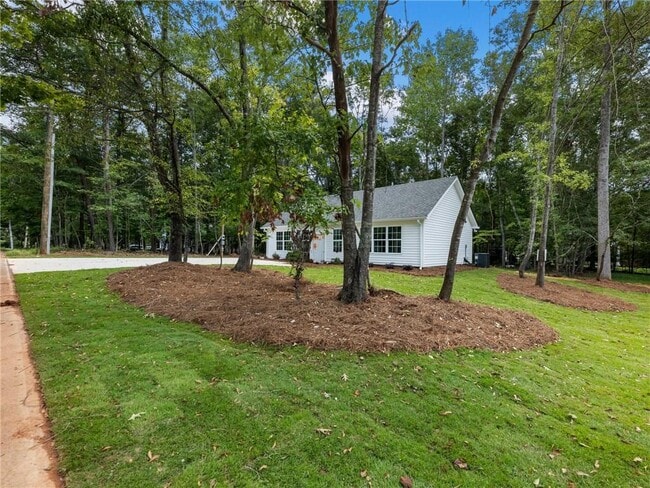 Building Photo - 8079 Beachwood Dr