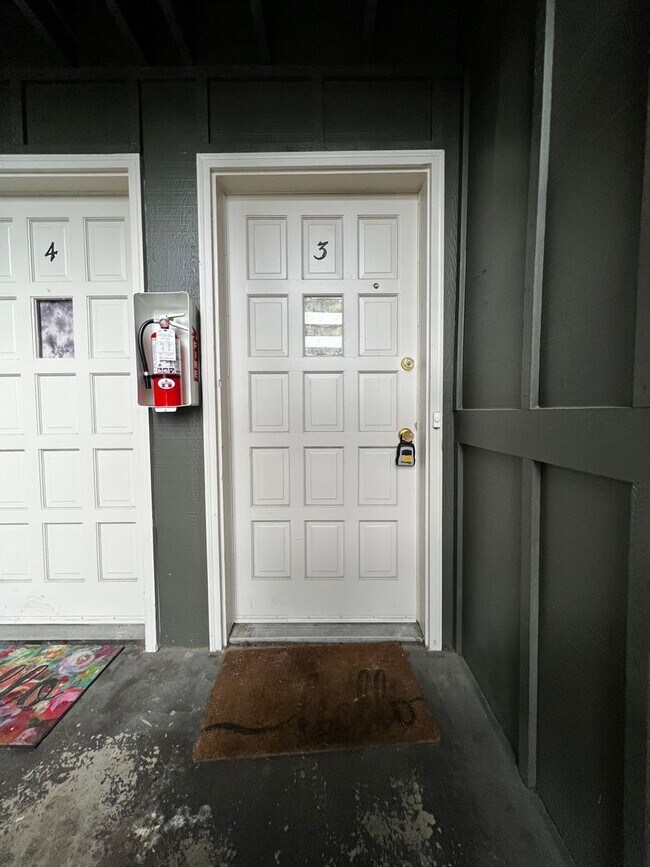 Interior Photo - Dartmouth129 (KC-AM)