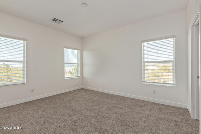 Building Photo - 1564 N Pueblo Dr